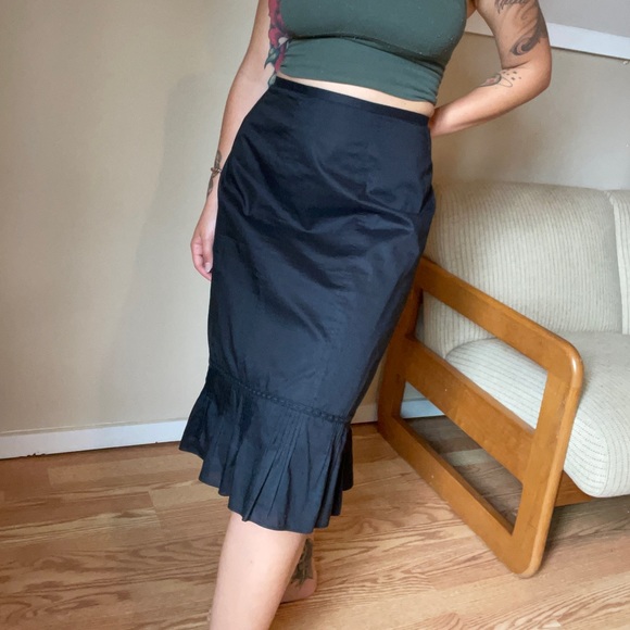 ✨Black Ann Taylor midi length skirt✨ - Picture 2 of 4